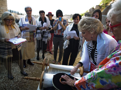 Peers in prayer: Israel may review gender inequality at holy site