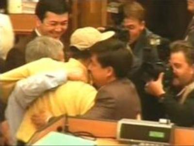 Opposition celebrates as Bakiyev signs new constitution