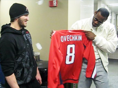 Ovechkin presents LeBron with jersey