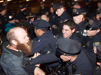 NYC cops attack OWS protesters (PHOTOS)