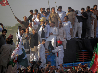 Pakistan forces halt anti-US drone march to S. Waziristan