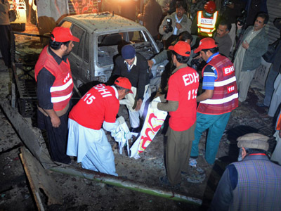 At least 9 dead, scores injured in Pakistan suicide bombing