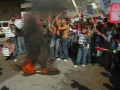Palestinian children call on adults to lay down arms