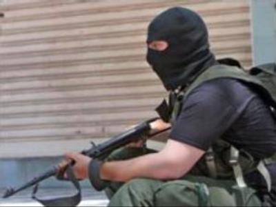 Palestinian militants and Israeli troops exchange fire