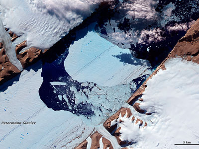 Berg blockage? Massive iceberg could thwart sea navigation (PHOTOS)