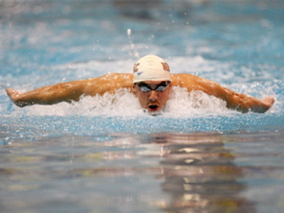 Phelps victorious on his comeback
