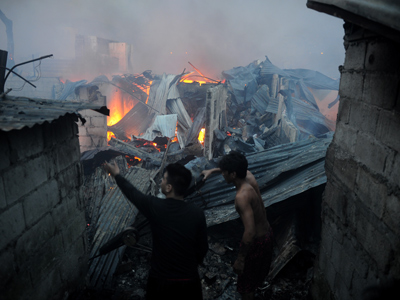 Christmas fires kill 7 in Philippines, crowd lynches suspected culprit (PHOTOS)