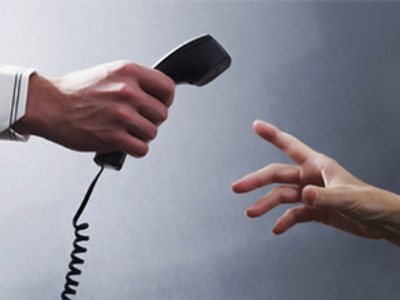 Russian police make first raid on call cost scam show
