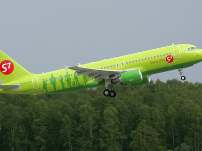 Brawling cockpit intruder forces plane to return to Moscow