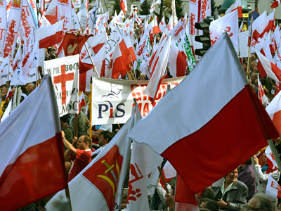 ‘Wake up, Poland!’: Thousands take to streets in Warsaw for antigovernment protest (PHOTOS)