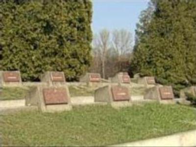 Poland wants removal of Soviet monuments
