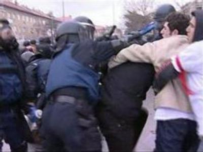 Police clashes with Albanian protesters in Kosovo: 20 arrested