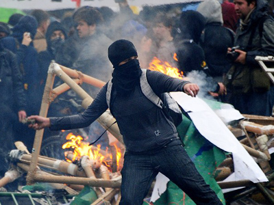 Police unleash water cannons, tear gas on thousands of Chilean students (PHOTOS)