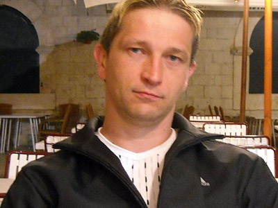 ‘I’m Mirad, and I approve this threesome’: Bosnian pol lures voters with porn