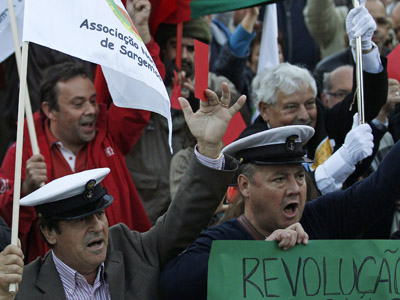 Portuguese military members hold up red cards during a protest against the 2013 state budget draft in Lisbon November 10, 2012. (Reuters/Jose Manuel Ribeiro)
