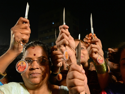 Chili powder and knives given to Mumbai women to fend off rapists