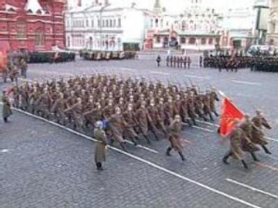 Red Square march retraces war parade