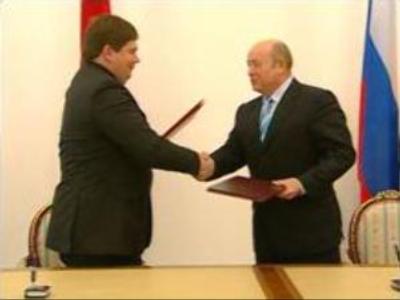 Russia and Latvia sign border treaty