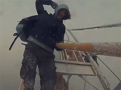 Russian daredevils climb Europe’s tallest building (PHOTOS)