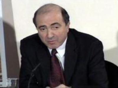 Russian investigators question Boris Berezovsky