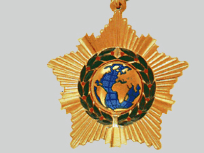 President hands over Russian state awards to foreign celebrities