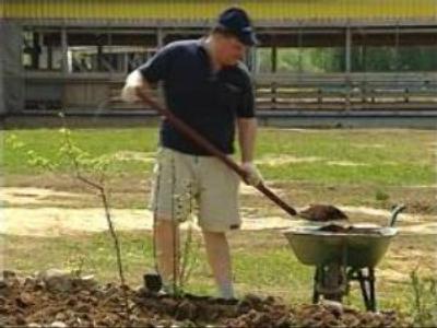 Russian volunteers join to clean up homes & parks