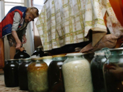Russians spend less on food