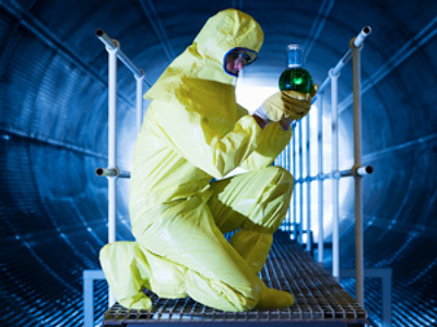 Saddam’s WMD chemist hides in Poland - report
