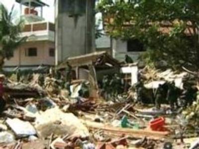 Second tidal wave strikes Java