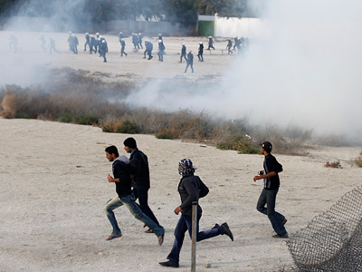 Bahrain police fire tear-gas and stun grenades at Shiite protesters
