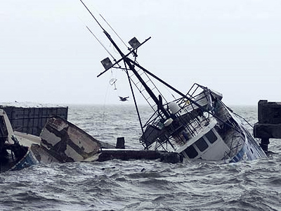 Ship in distress: Search for missing schooner and crew continues