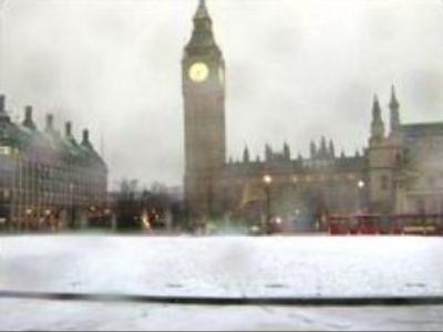 Snow disrupts travel in Britain