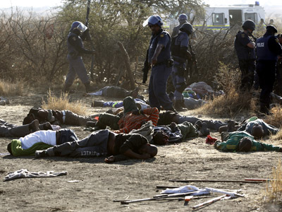 At least 30 killed as S. African police open fire on thousands of striking miners (PHOTOS)