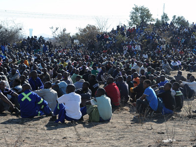 Deadly protests rage at S. African platinum mine (PHOTOS)