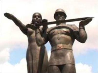 Soviet WW2 memorials may be removed in Western Ukraine