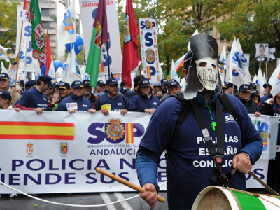 Thousands of Spanish police officers march against austerity (PHOTOS)