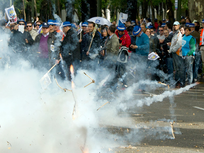 Spanish police rally against loss of Christmas bonus