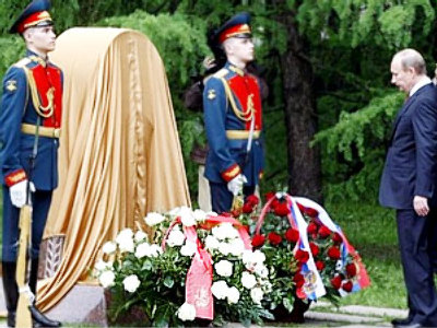 Putin lays first stone to restore memorial to Georgian soldiers