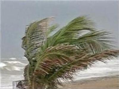 Strongest cyclone since 1977 forces thousands to evacuate