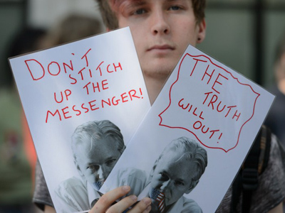 ‘Swedish prosecutors determined to convict Assange… of something’