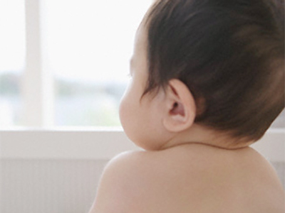 Toddler survives five-floor plunge with only a bruise
