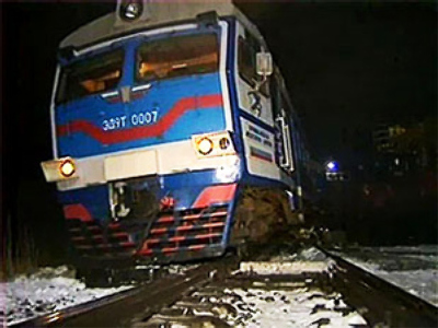 Train passengers killed as Lada derails locomotive