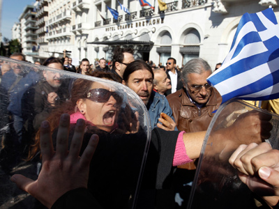 Troika returns to Greece to pave bailout road