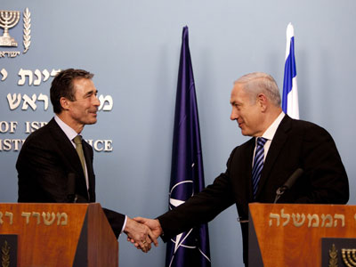 Israeli Prime Minister Benjamin Netanyahu (R) and Nato Secretary General Anders Fogh Rasmussen shake hands as they deliver a joint statement after their meeting on February 09, 2011 in Jerusalem.
(AFP Photo / Uriel Sinai)