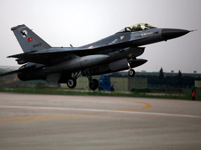 Turkey scrambles jets as Syrian warplanes bomb border region