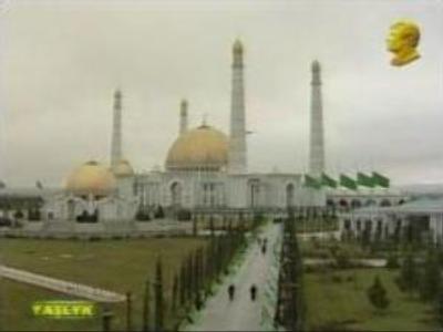 Turkmenistan bids farewell to Niyazov at funeral
