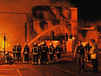 Shoot the arsonists: UK cops to use live rounds during riots?