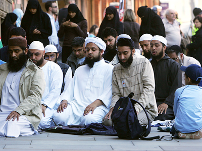 UK Muslims slam ‘discriminatory’ gay marriage law, demand exception