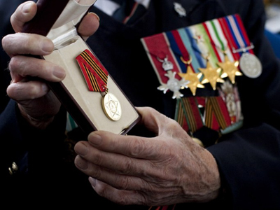 Honor denied: UK won't let WWII vets accept Russian bravery medals
