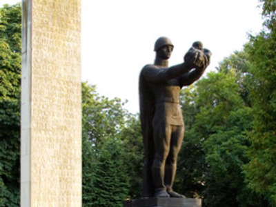 Ukraine dismantles ‘Soviet militarism’ relic